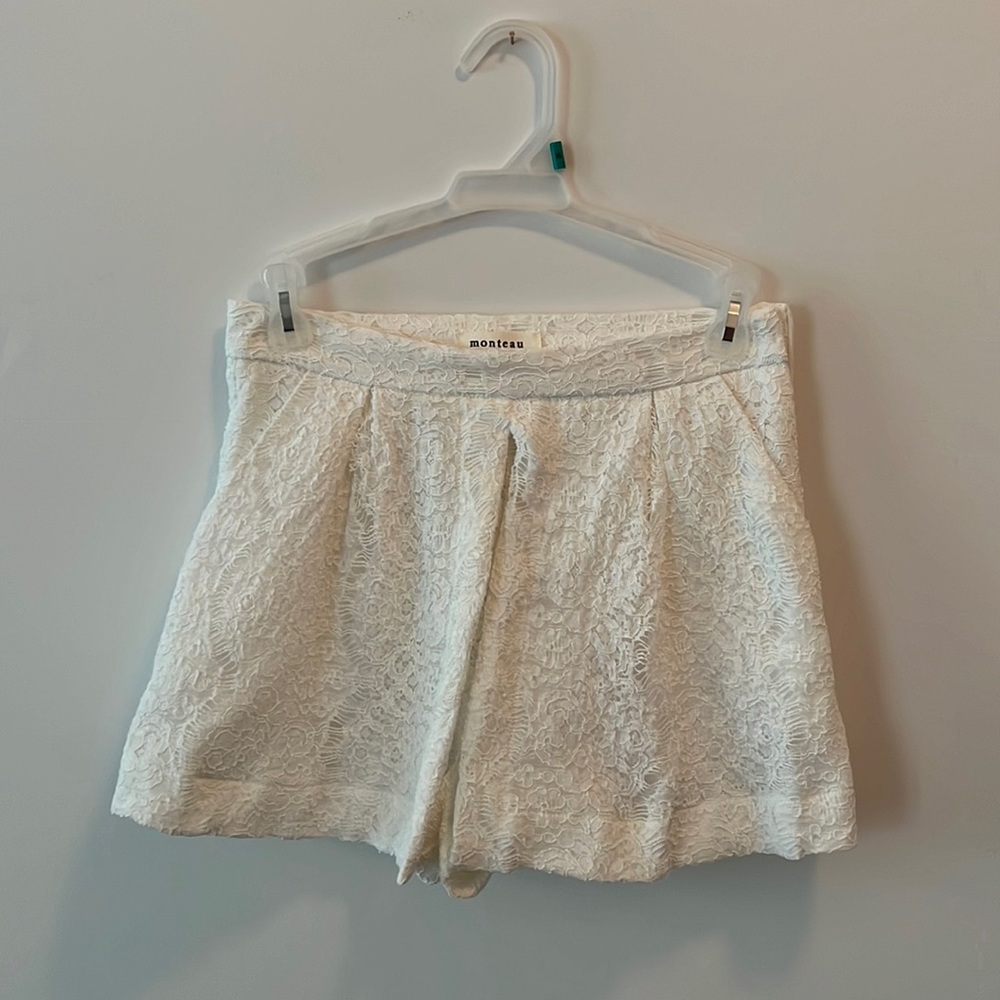 💙💛Creamy white monteau lace skort💛💙